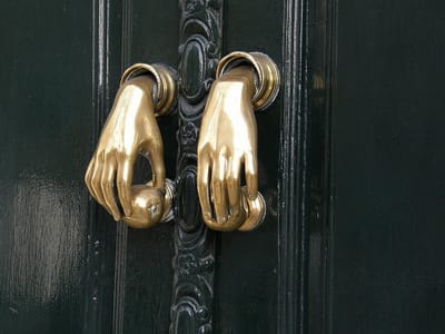 قليل من اللطف