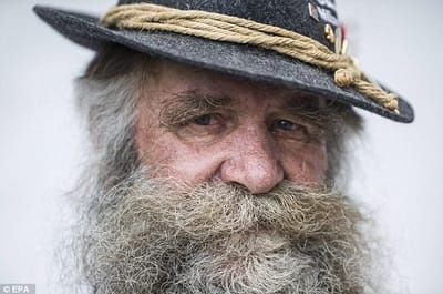 شوفوا الإشيا بعيونو هوّي