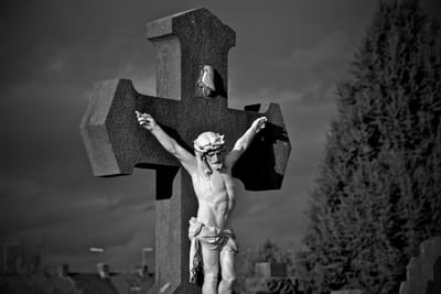 وَلْيَطْلُبْهَا بإِيْمَانٍ غَيرَ مُرْتَابٍ البَتَّة