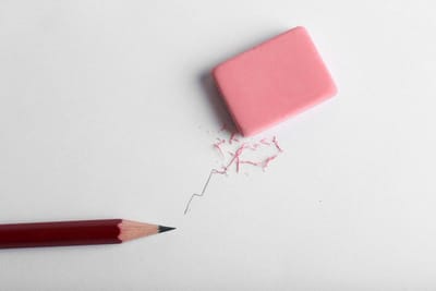 القلم والممحاة