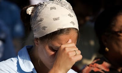 ما معنى رسم علامة (إشارة) الصليب