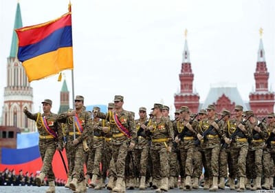 جيش الدفاع الأرمني يصلي الصلاة الربانية قبل الذهاب لساحات المعارك