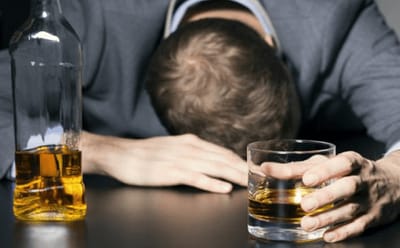 إِحْذَرُوا لأَنْفُسِكُم لِئَلاَّ تَثْقُلَ قُلُوبُكُم في الخَلاعَة، وَالسُّكْر، وَهُمُومِ الحَيَاة