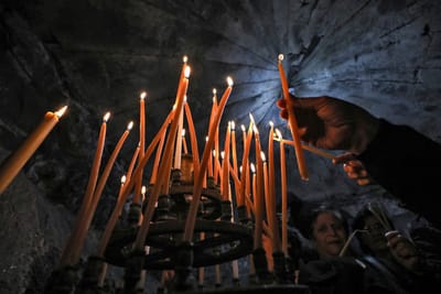 أَنِّي أَجْعَلُ شَرائِعِي في قُلُوبِهِم، وأَكْتُبُهَا على أَذْهَانِهِم