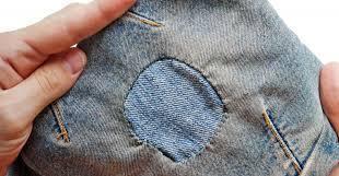 ما مِنْ أحدٍ يَرقَعُ ثوبًا عتيقًا برُقعةٍ مِنْ قماش جديدٍ..