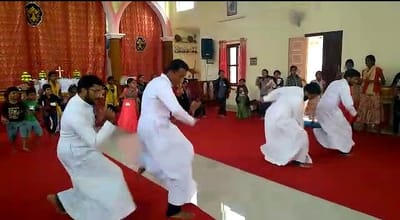 الرقص في الكنيسة