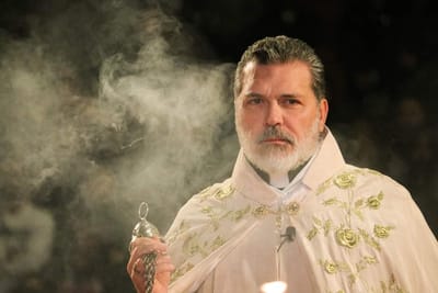 عاجل! ما جديد حالة الأب فادي تابت الصحية بعد دخوله المستشفى؟