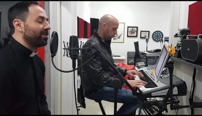 ترتيلة "يسوع أنت إلهي" الأب بيتر حنا (أداء وصوت رائعين)