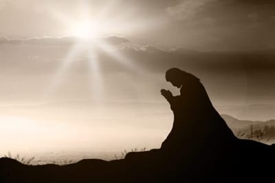 هَا إِنِّي أَضَعُ في صِهْيُونَ حَجَرَ عَثْرَةٍ، وصَخْرَةَ شَكٍّ، فَمَنْ يُؤْمِنُ بِهِ لا يُخْزَى