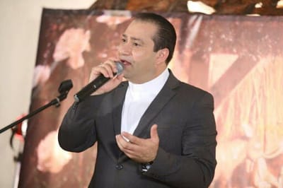 "أحلى بشارة" ترتيلة ميلاديّة رائعة بصوت الأب جان عقيقي