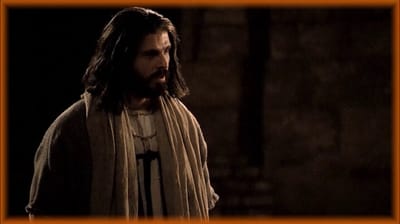 أَللهُ مَا رَآهُ أَحَدٌ البَتَّة: أَلٱبْنُ الوَحِيدُ الله... هُوَ الَّذي أَخْبَرَ عَنْهُ