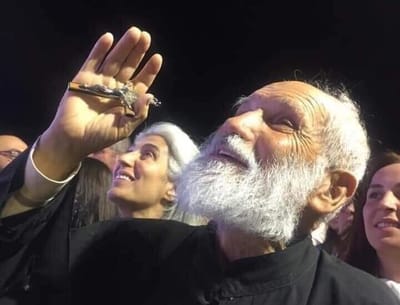 أبونا صليبا القزح أحد تلاميذ الأب بطرس منصف في ذمة الله