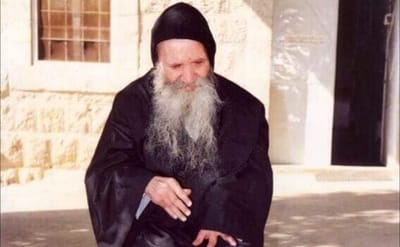 من هو الأب الحبيس أنطونيوس طربيه ؟