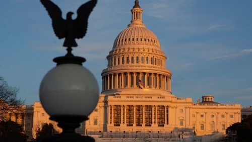 البابا فرنسيس يدين العنف ويدعو إلى التعلم من التاريخ