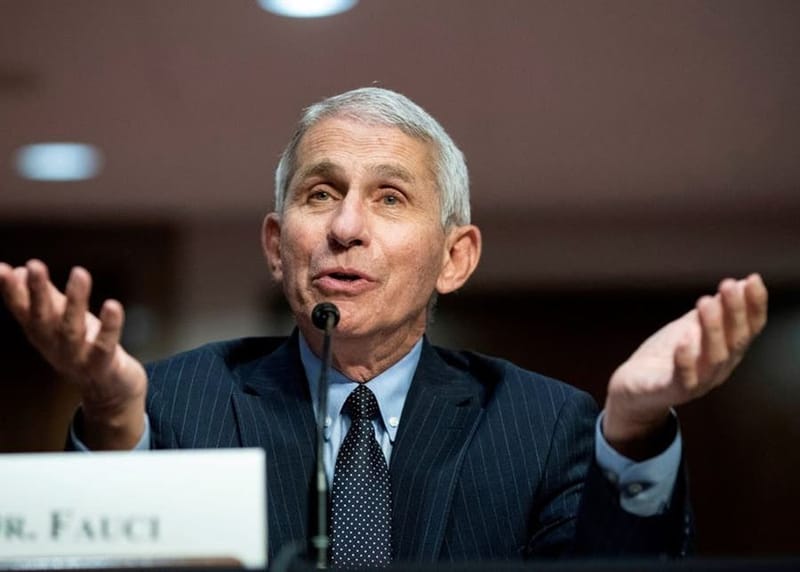 تحذير من أشهر خبراء أميركا حول اللقاح وكورونا المتحور