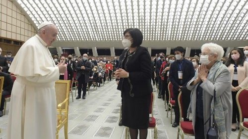 البابا فرنسيس: أشجعكم على أن تكونوا شهودًا للقرب بواسطة المحبة الأخويّة التي تتخطى جميع الحواجز