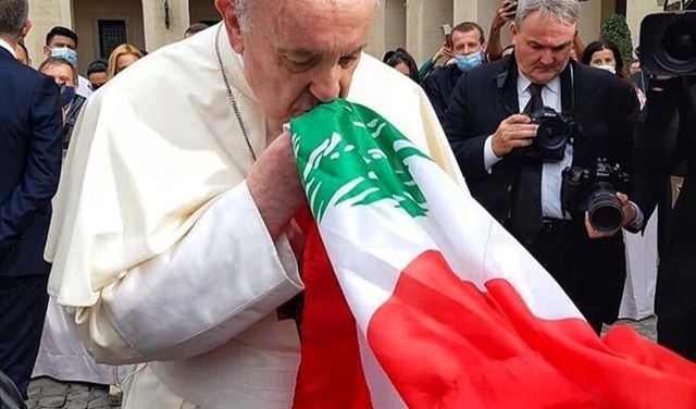 البابا فرنسيس : لبنان يمرُّ بأزمة داخليّة وخطر فقدان هويّته