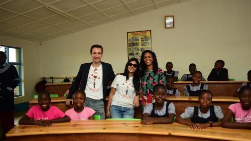 مقتل السفير الإيطالي في كنشاسا وعنصر في سلاح الكارابنياري في كمين مسلح