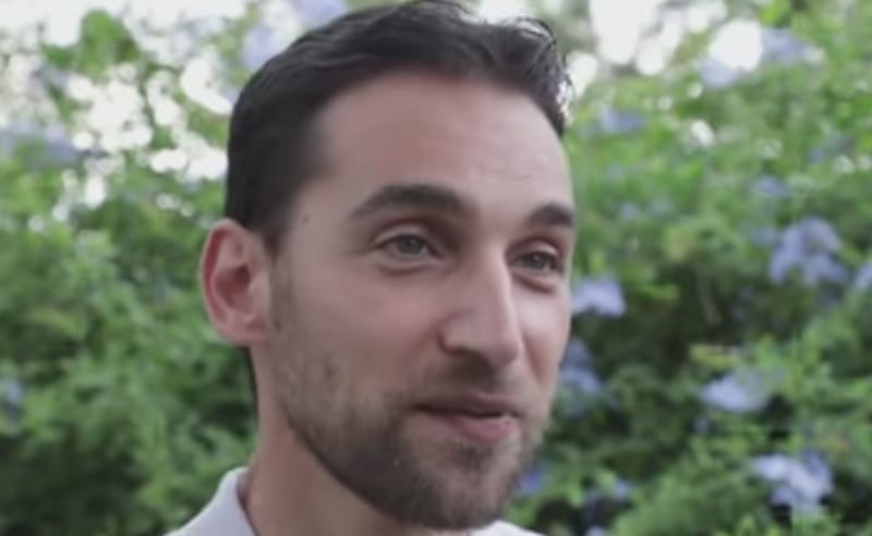 أعجوبة للعذراء مريم... تهزّ أطباء المستشفى وتطلب العذراء من الشاب أن يقف ويمشي