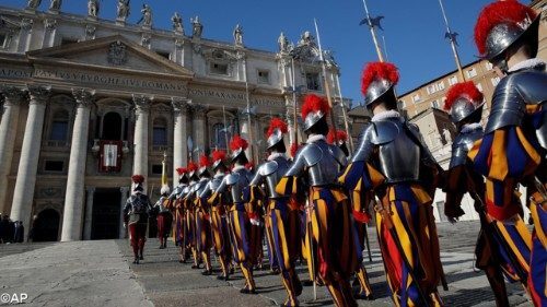 البابا فرنسيس يستقبل الحرس السويسري