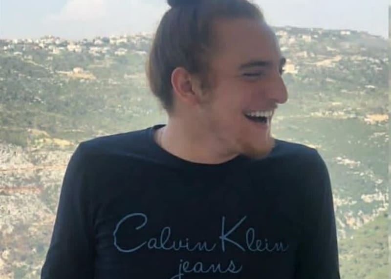 "ضحكته التي كانت تملأ المكان خفتت فجأة": الأشرفية تبكي جو ابن الـ21 ربيعا: سقط في المسبح وكسر رقبته... قصة رحيل مؤلمة وهذه التفاصيل!