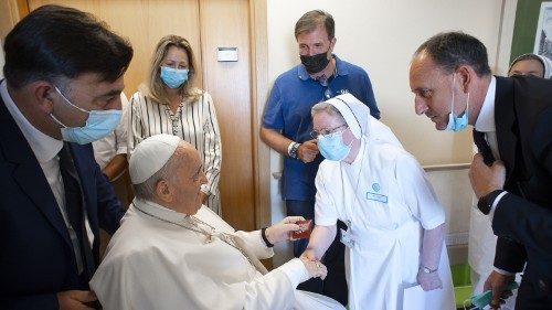 البابا فرنسيس في المستشفى : تستمر إعادة التأهيل