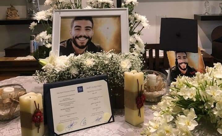 الأب مجدي العلاّوي : "هديّة منّي لإبني"