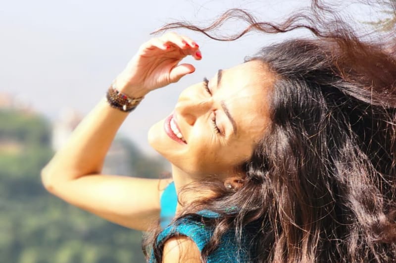 خبيرة الشعر ليال صوايا: هذه أسباب وعلاج تساقط الشعر.. وماذا كشفت عن القشرة؟