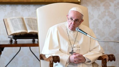 البابا فرنسيس : كم سيكون جميلًا إذا تمكّنا نحن أيضًا أن نتشبّه قليلاً بأمّنا!