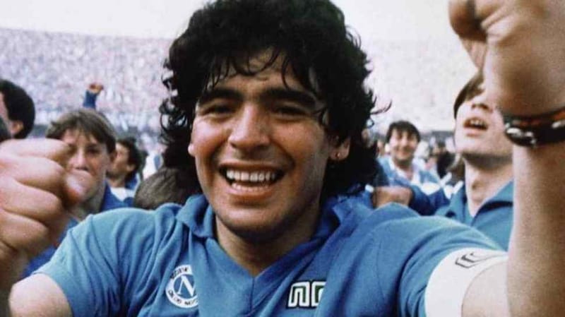 البابا فرنسيس يذكر مارادونا في صلاته ويتذكر لقاءاته معه