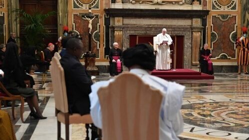 البابا يقبل أوراق اعتماد عشرة سفراء جدد لدى الكرسي الرسولي