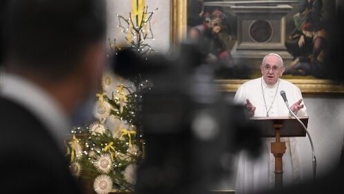 البابا فرنسيس يعبّر عن قربه من جميع الذين يبدؤون العام الجديد بصعوبات