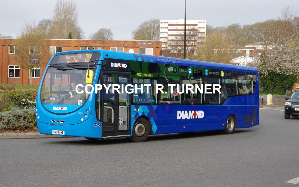 Diamond Bus 32236 SN68 AHB.