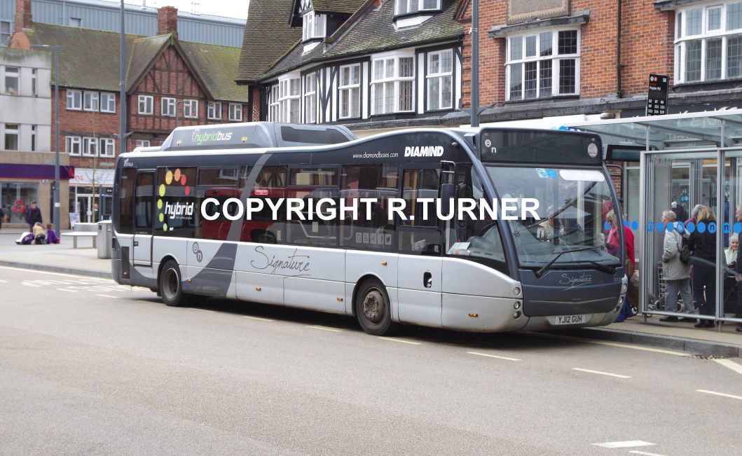 Diamond Bus 30136 YJ12 GUH.