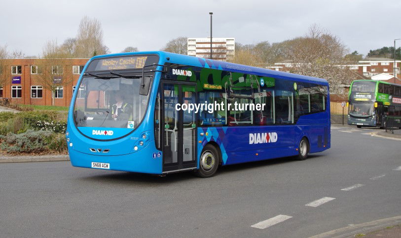 Diamond Bus 32237 SN68 AGW.