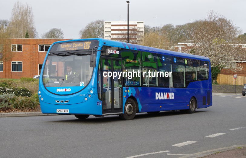 Diamond Bus 32230 SN68 AHW.