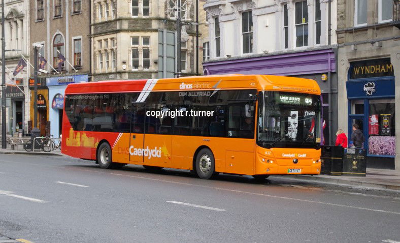 Cardiff Bus 432 CE71 YXT.