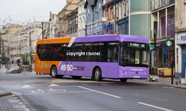Cardiff Bus 421 CE71 YXF.