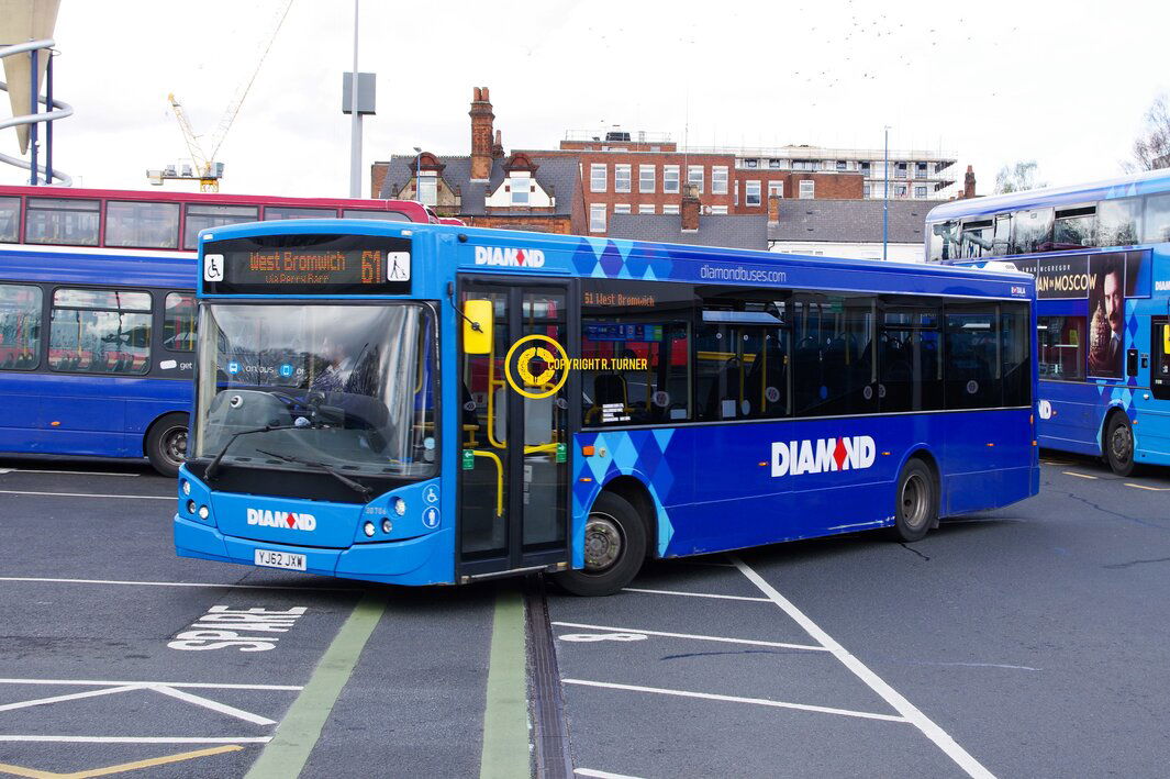 Diamond Bus 30706 YJ62 JXW.
