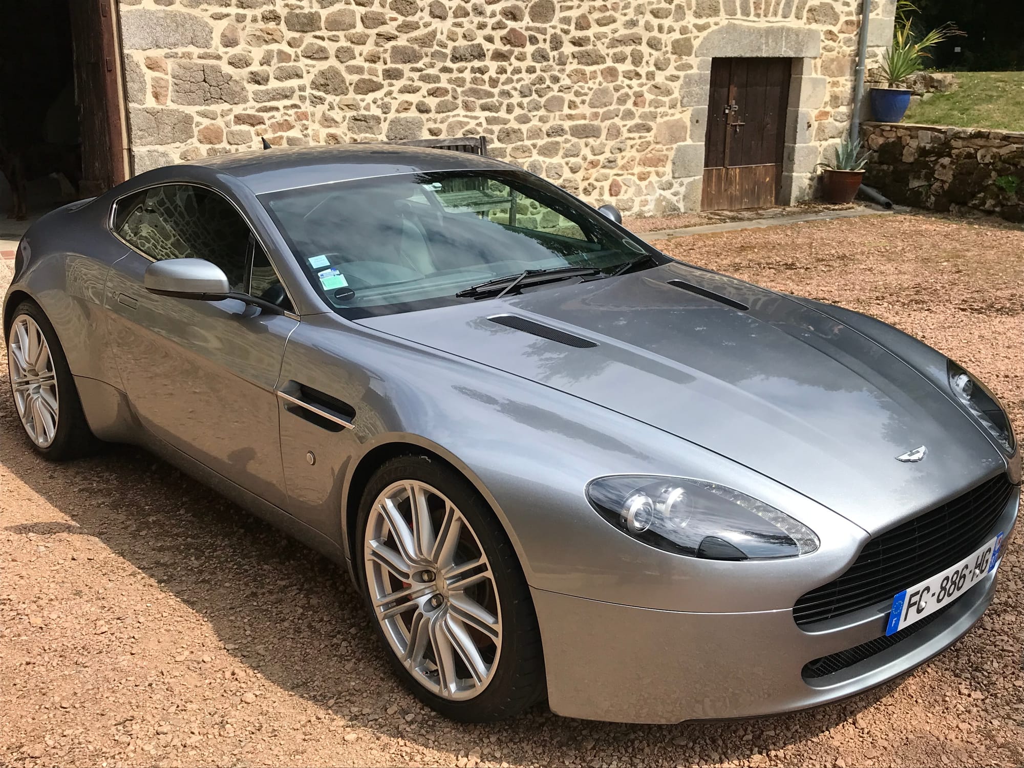 Aston Martin Vantage- Prestige vehicle