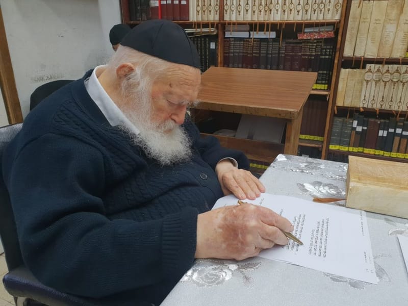 Hagaon Harav Chaim Kanievsky, Shlita, Issues Psakim About Coronavirus