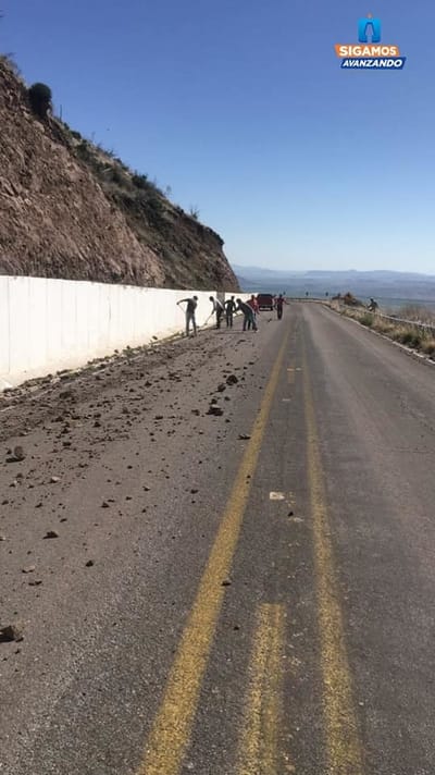 LIMPIAN EL CARACOL ANTE DERRUMBE DE TIERRA Y PIEDRAS