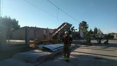 Fuerte ráfaga de viento arranca techumbre de domicilio en colonia Villahermosa