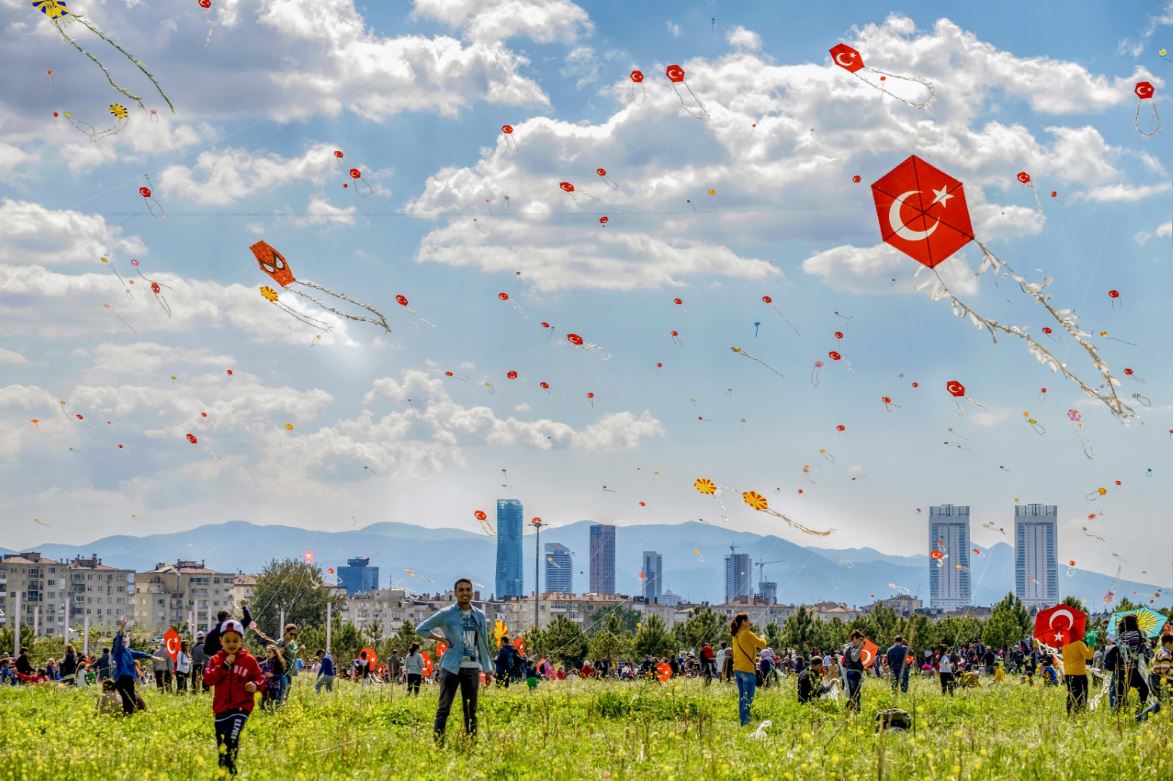 "CHILD AND KITE 2" © 2021