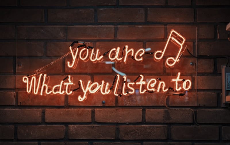 יום המוזיקה - מוזיקה ככלי לייצר מציאות רצויה Zoom Live on Facebook עם מור קליינר ודליה ארוסי