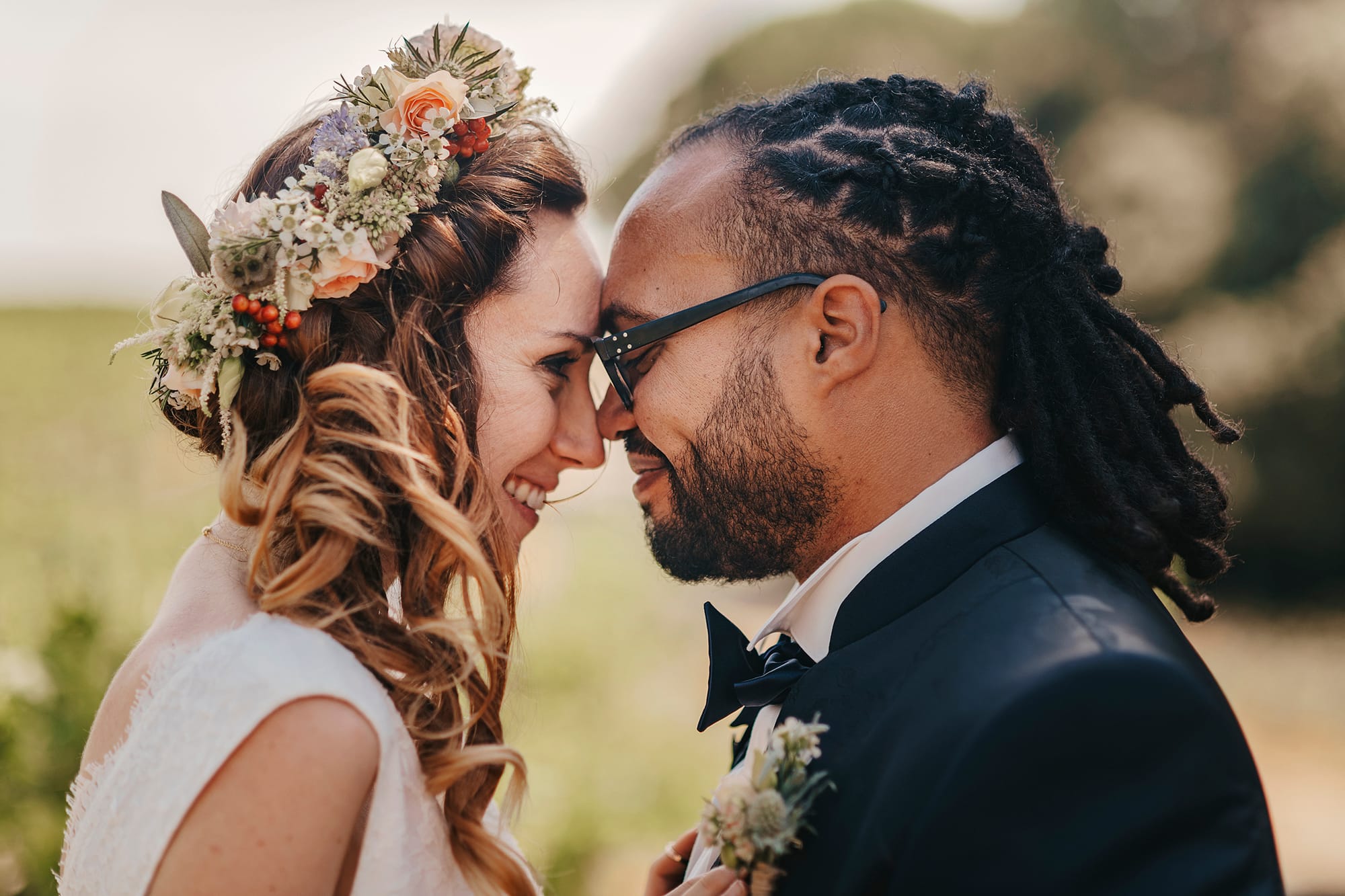 Boucle et couronne de fleurs mariée