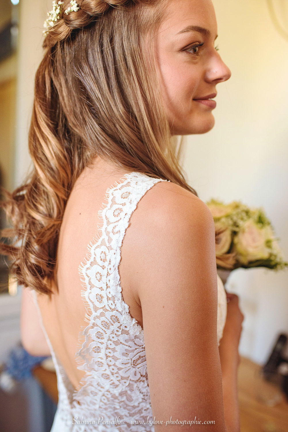 coiffure de mariée avec boucles wavy