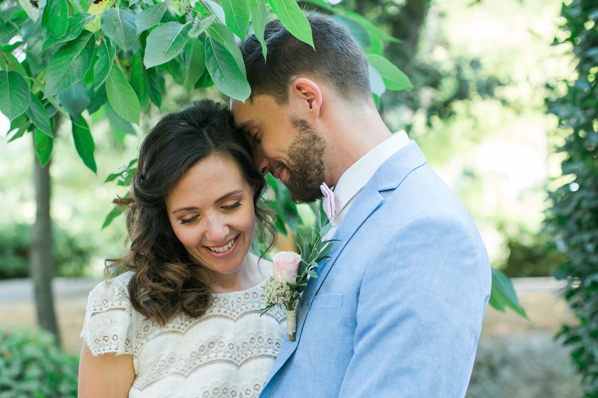 Coiffure wavy et maquillage mariage chic et naturel