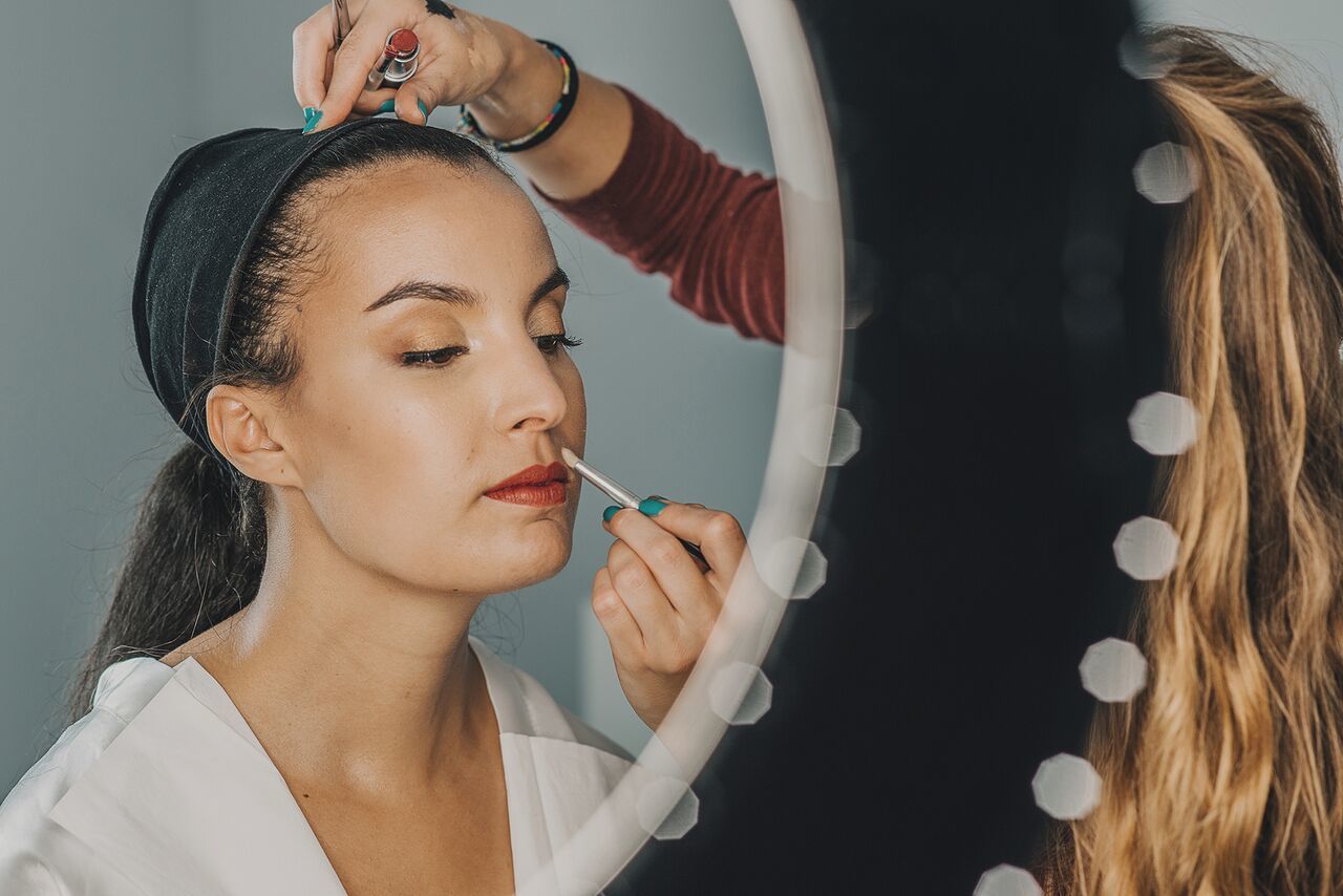 Maquillage mariage peau halée et yeux marrons