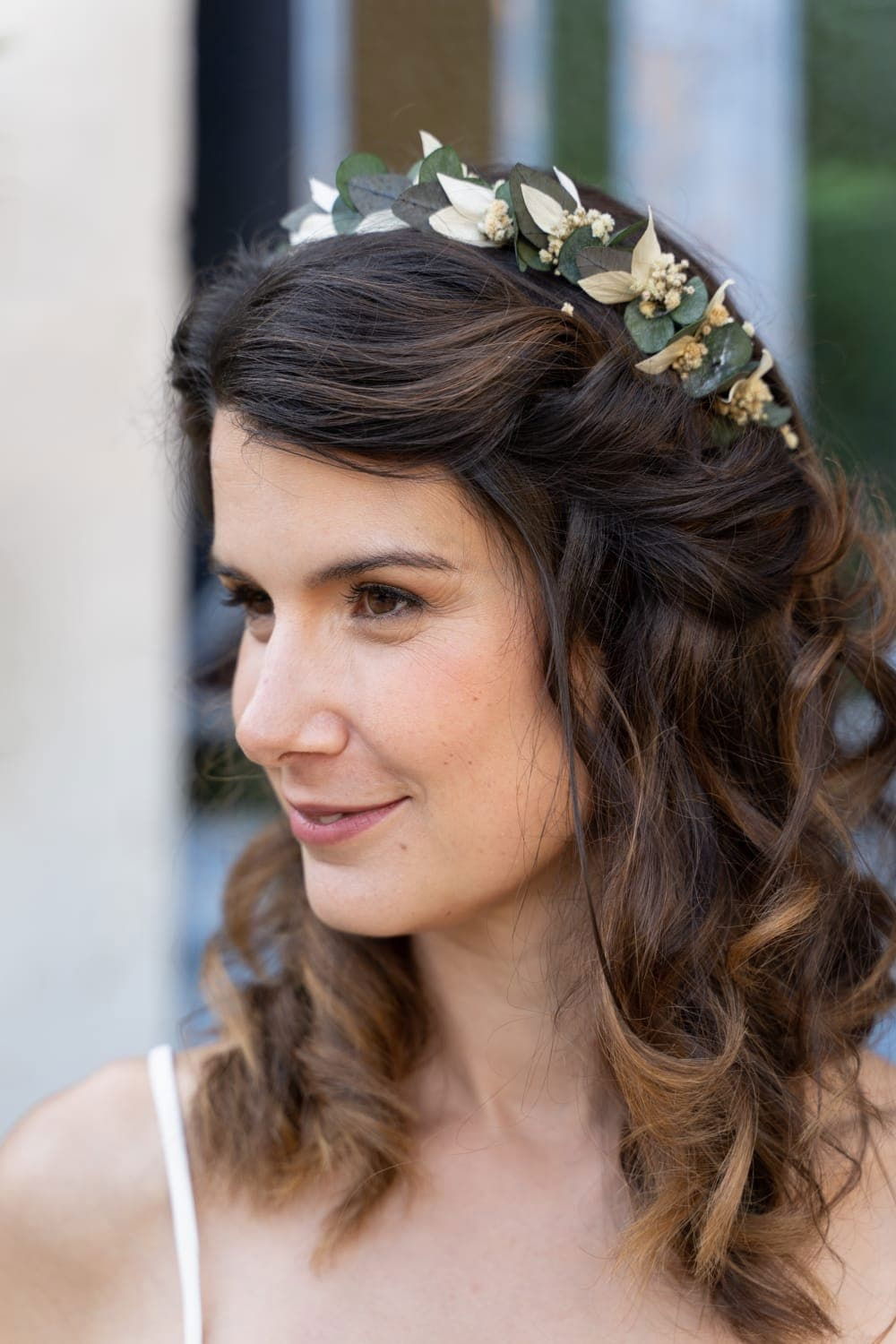 Maquillage et coiffure mariage champètre avec une pointe de vintage